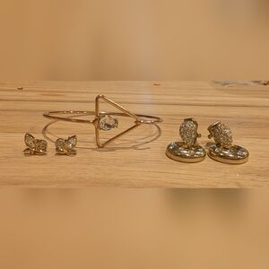 Elegant Gold Triangle Bracelet with Crystal Accent